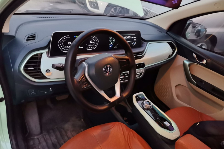 长安欧尚 奔奔E-Star 2022款 清心版 多彩款 磷酸铁锂中控内饰12