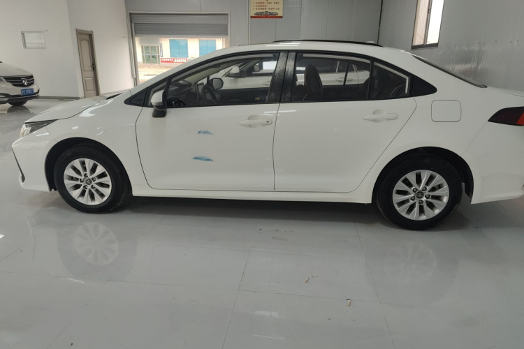 丰田 卡罗拉 2019款 1.2T S-CVT GL-i精英版车身外观4