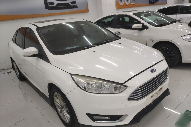 福特 福克斯 2017款 三厢 1.6L 自动风尚型智行版车身外观3