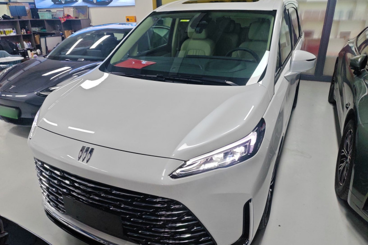 别克GL8新能源 2025款 陆尚 尊享版 7座车身外观2