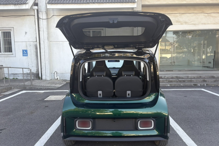 宝骏KiWi EV 2022款 设计师轻享版 三元锂车身外观6004