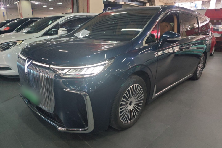 岚图汽车 岚图梦想家 2025款 PHEV 四驱尊贵鲲鹏版车身外观1
