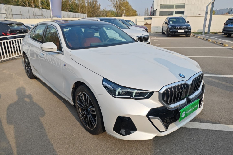 宝马5系 2024款 525Li M运动套装车身外观3