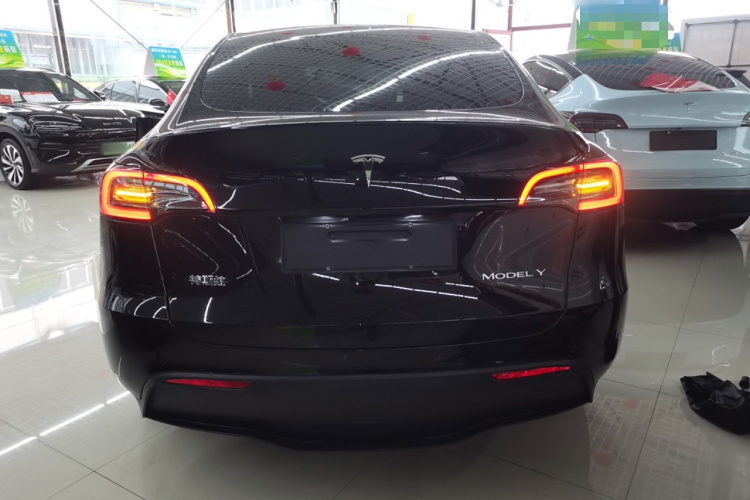 特斯拉 Model Y 2022款 改款 后轮驱动版车身外观6