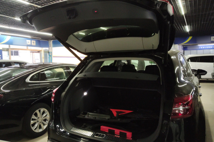 红旗HS5 2019款 2.0T 智联旗领四驱版局部细节23