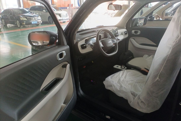 吉利银河 2025款 210km 熊猫卡丁中控内饰7002