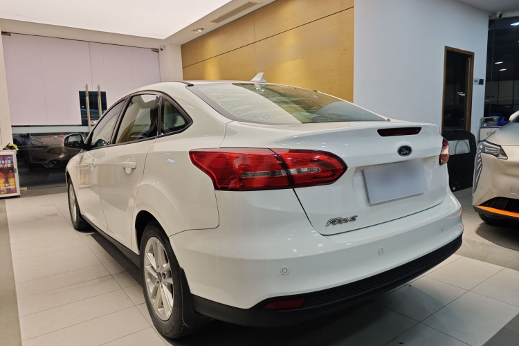 福特 福克斯 2017款 三厢 1.6L 自动风尚型智行版车身外观6005