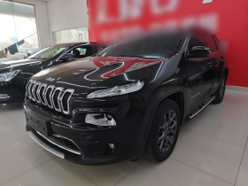 Jeep 自由光 2020款 2.0L 两驱经典运动版