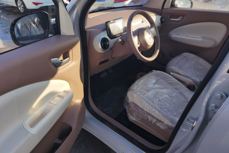 五菱汽车 宏光MINIEV 2025款 四门版 进阶款中控内饰7003