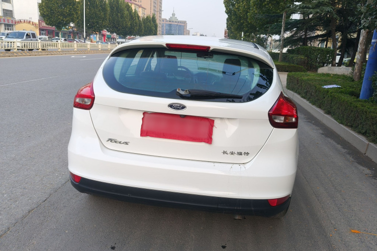 福特 福克斯 2018款 两厢经典 1.6L 自动舒适型智行版车身外观6005