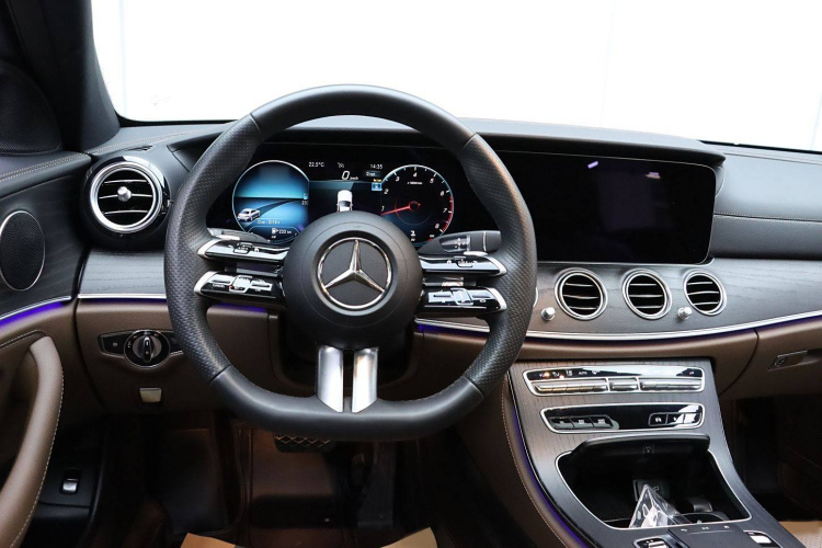 奔驰E级 2023款 E 260 L 运动型 4MATIC局部细节13