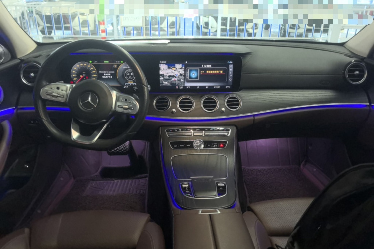 奔驰E级 2019款 E 260 L 运动型中控内饰7002