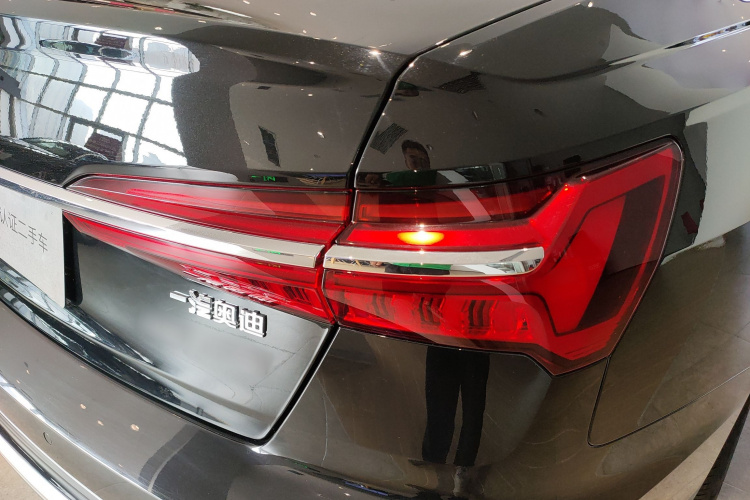 奥迪A6L 2024款 45 TFSI 臻选动感型车身外观9