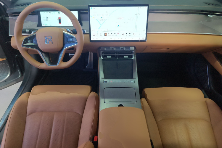 比亚迪 汉L 2025款 DM-p 四驱激光雷达旗舰型中控内饰7002