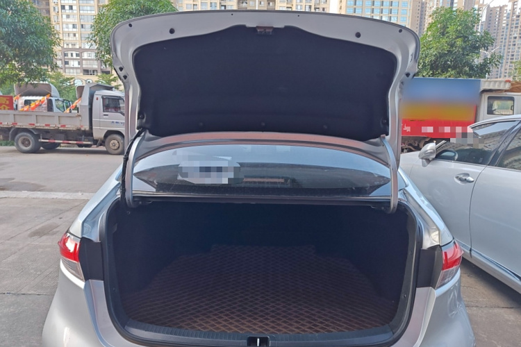 丰田 雷凌 2022款 双擎 1.8H E-CVT领先版机舱底盘23