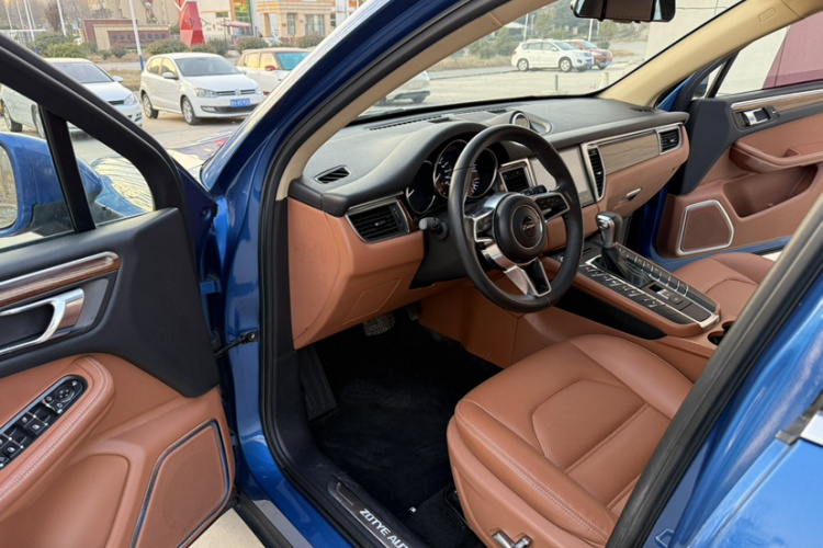 众泰SR9 2017款 2.0T 自动极致之心版中控内饰7001