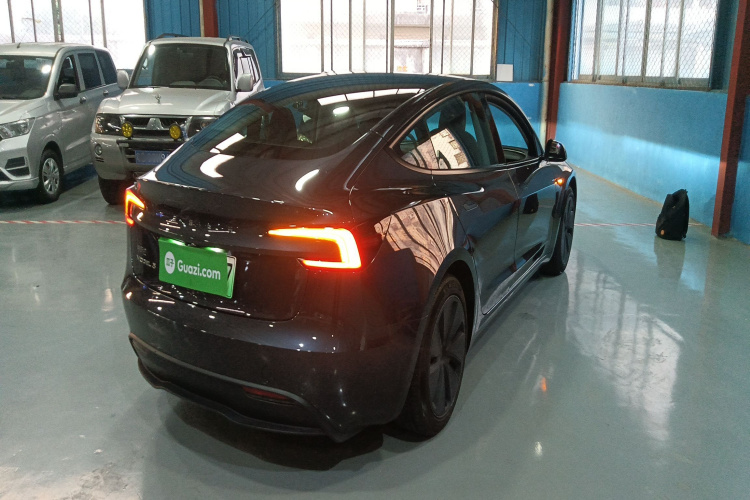 特斯拉 Model 3 2023款 后轮驱动版车身外观7