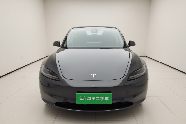 特斯拉 Model 3 2023款 后轮驱动版车身外观2