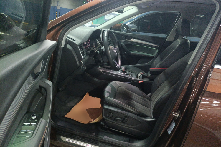 奥迪Q5L 2018款 45 TFSI 尊享时尚型 国V局部细节19