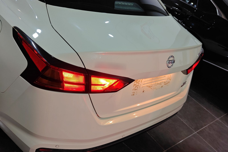 日产 天籁 2021款 2.0T XL 智进版车身外观6