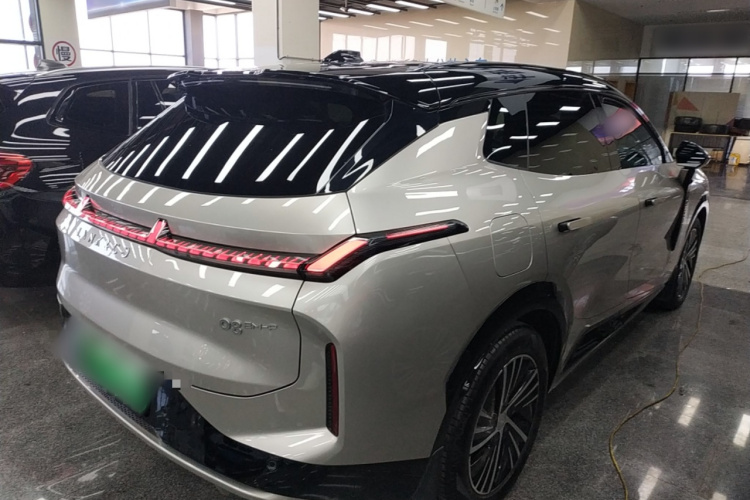 领克08 EM-P 2023款 120km 长续航Halo车身外观7