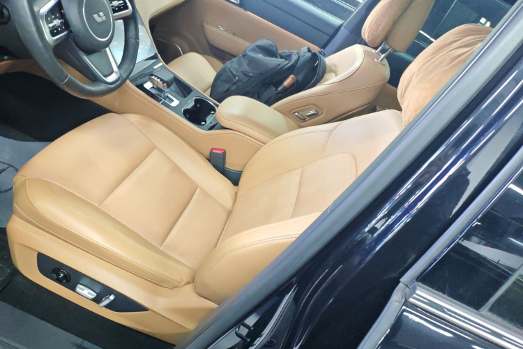 理想汽车 理想ONE 2021款 增程6座版中控内饰19