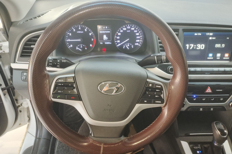 现代 领动 2016款 1.6L 自动智炫·精英型中控内饰13