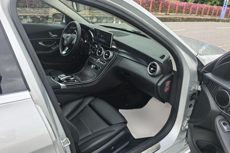 奔驰C级(进口) 2015款 C 200 旅行轿车中控内饰7010