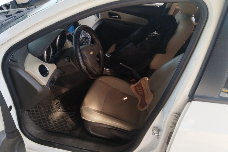 雪佛兰 科鲁兹 2015款 1.5L 经典 SE MT中控内饰19