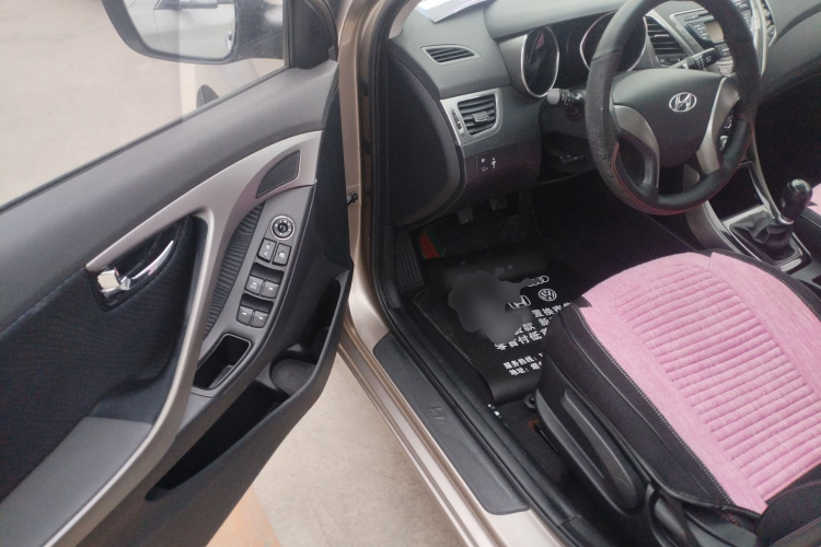 现代 朗动 2012款 1.6L 手动领先型中控内饰20