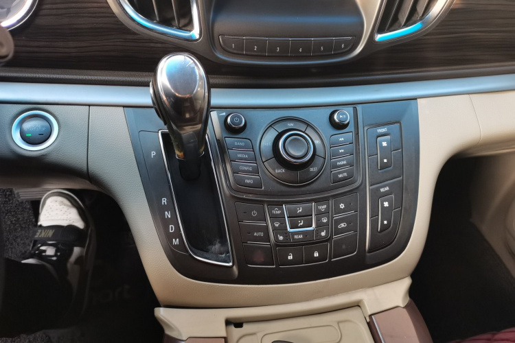 别克GL8 2011款 3.0L GT豪华商务豪雅版局部细节18