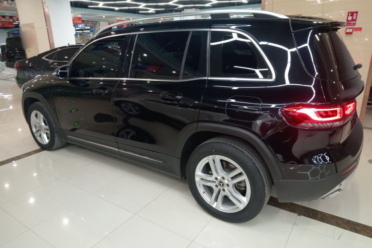 奔驰GLB 2022款 改款二 GLB 200 时尚型车身外观4