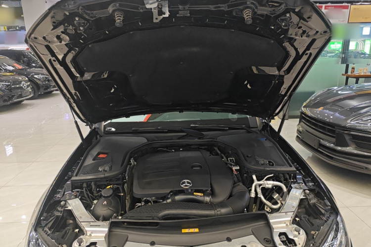 奔驰E级 2020款 改款 E 300 L 运动时尚型机舱底盘24