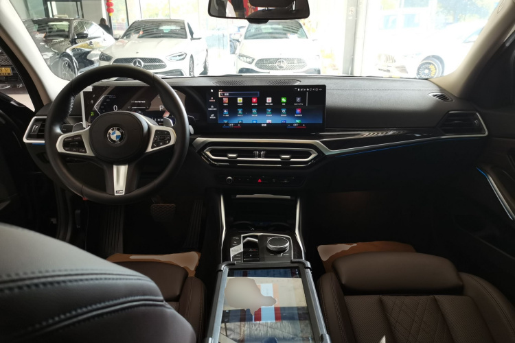 宝马3系 2023款 325Li M运动套装中控内饰7002