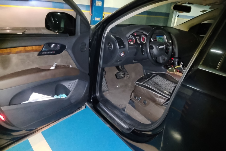 奥迪Q7 2014款 35 TFSI 进取型中控内饰20