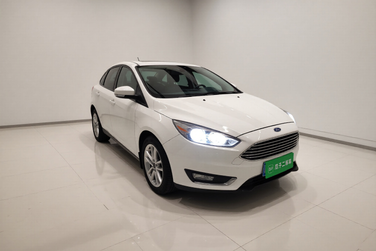 福特 福克斯 2015款 三厢 EcoBoost 125 自动超能风尚型车身外观3