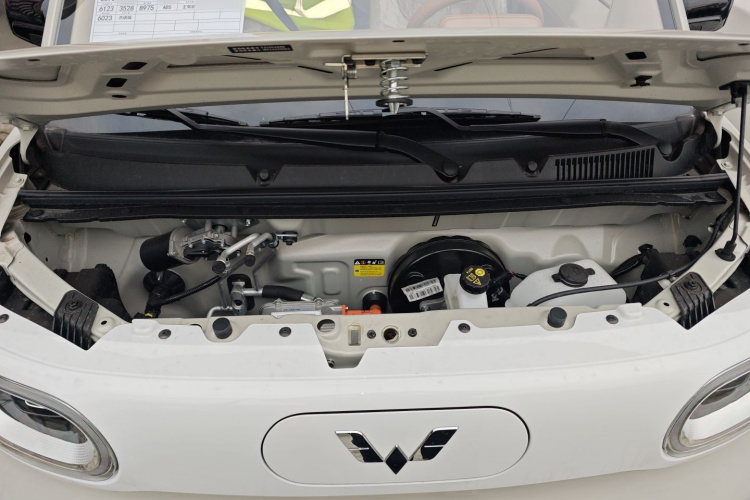 五菱汽车 宏光MINIEV 2024款 第三代 215km 青春版机舱底盘24