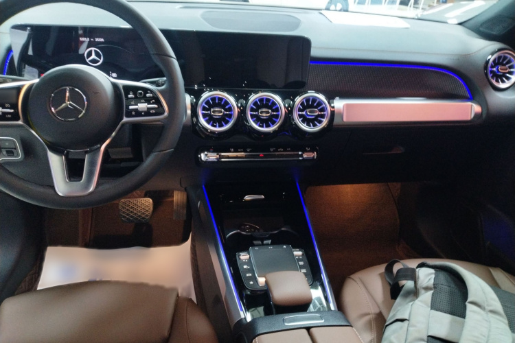 奔驰GLB 2023款 GLB 220 动感型局部细节16