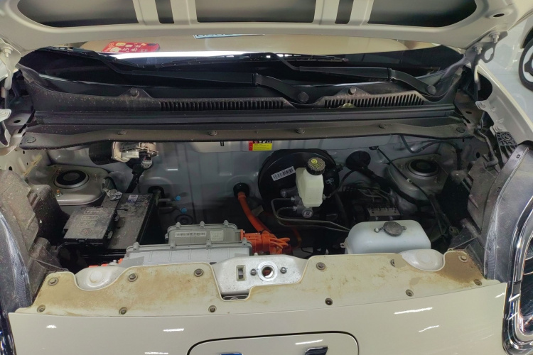 五菱汽车 宏光MINIEV 2025款 四门版 臻享+款机舱底盘24