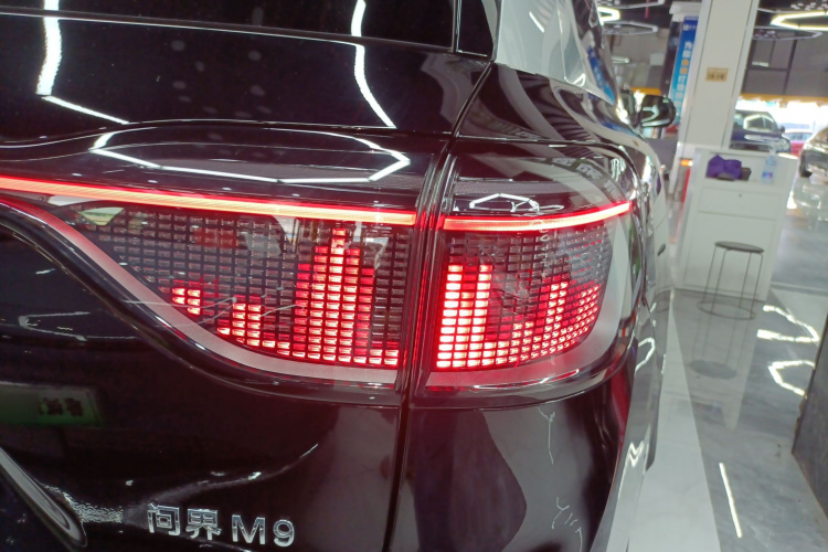 鸿蒙智行 问界M9 2024款 增程 Ultra版 52kWh 5座版车身外观6003