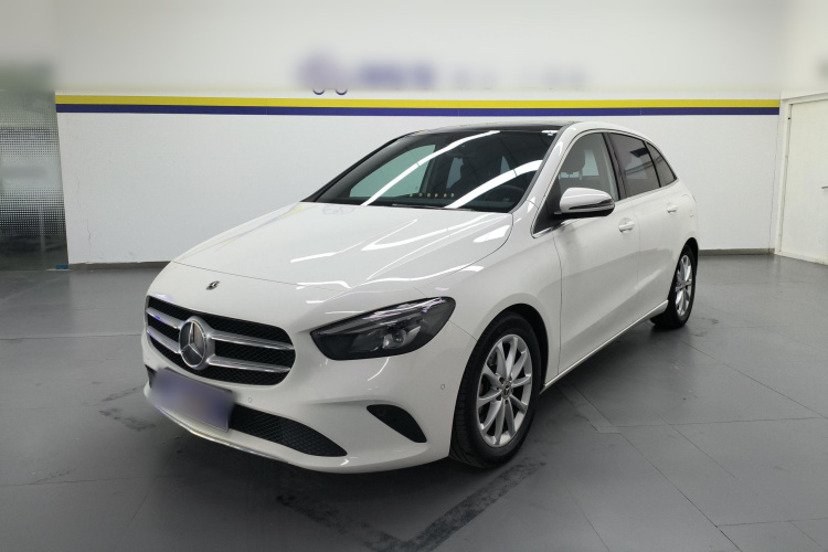 奔驰B级 2021款 B 200 时尚型车身外观1