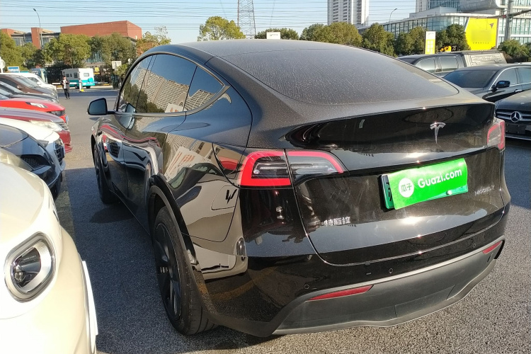 特斯拉 Model Y 2023款 后轮驱动版车身外观4