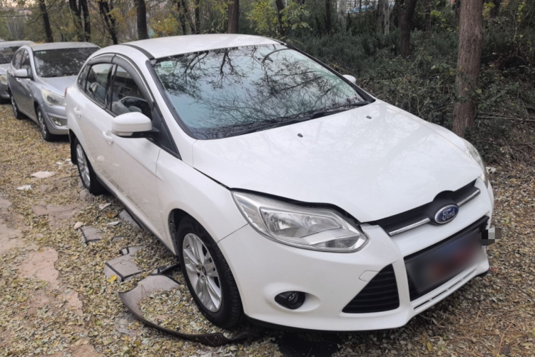 福特 福克斯 2012款 三厢 1.6L 自动舒适型车身外观3