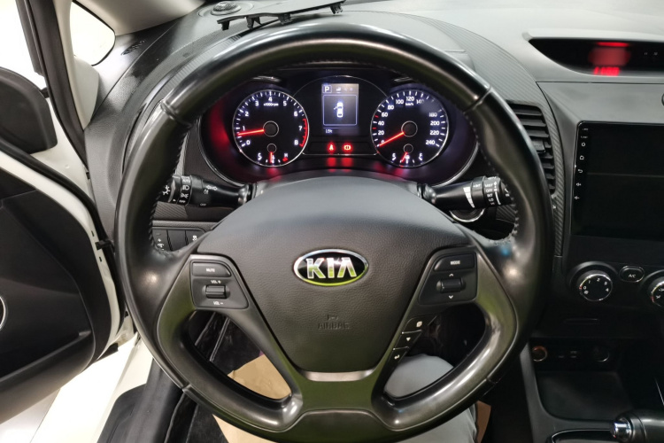 起亚K3 2017款  1.6L 自动15周年特别版GLS中控内饰13