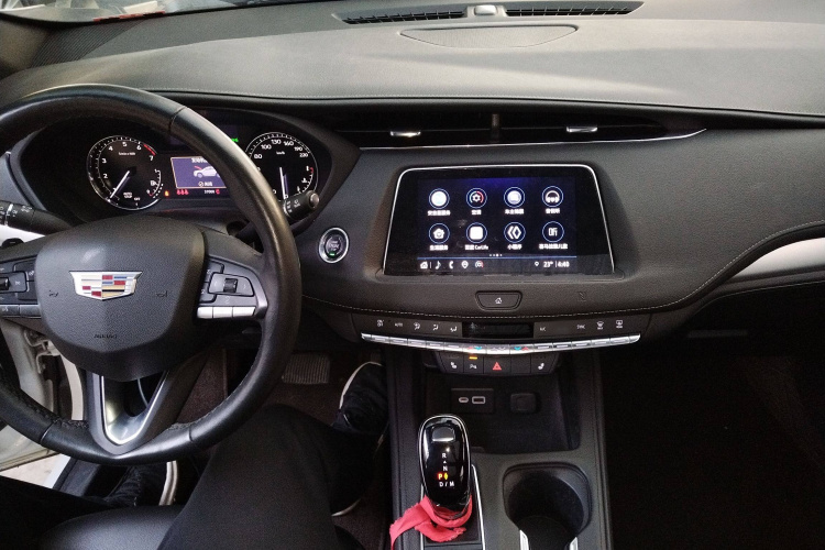 凯迪拉克XT4 2021款 28T 两驱豪华型中控内饰12