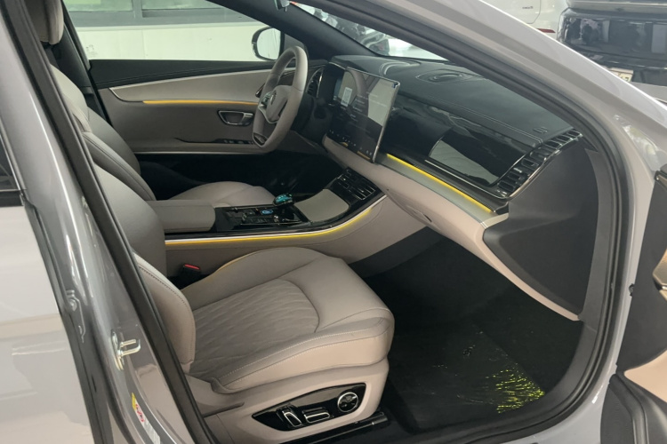 比亚迪 汉 2025款 DM-i 125KM精英型局部细节41