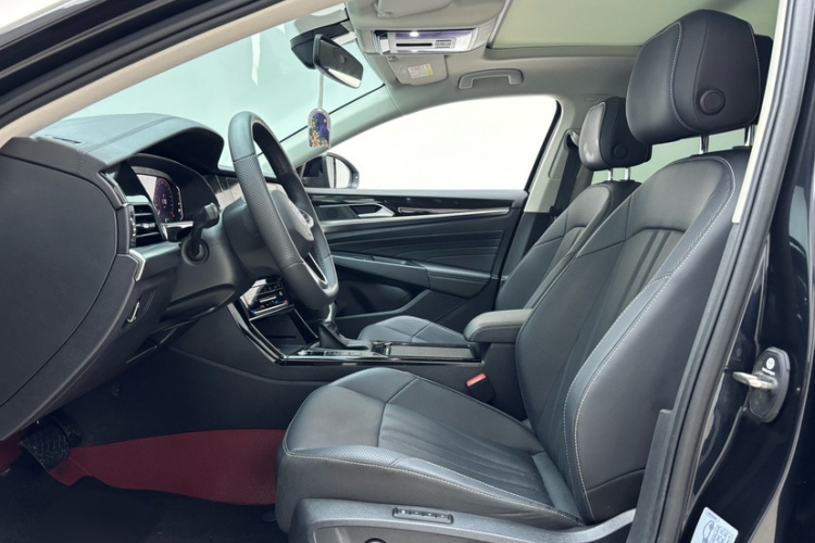 大众 帕萨特 2025款 出众款 380TSI 星空龙腾版中控内饰7008