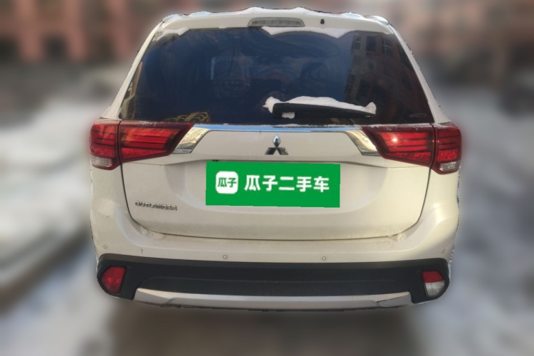 三菱 欧蓝德(进口) 2016款 2.4L 四驱精英版 5座车身外观6