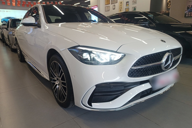奔驰C级 2023款 C 260 L 运动版车身外观3