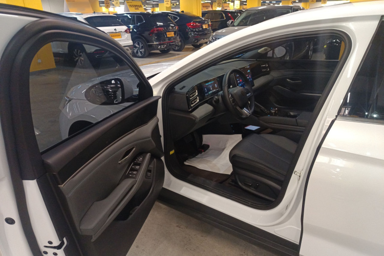 比亚迪 秦L 2024款 DM-i 120KM领先型中控内饰20